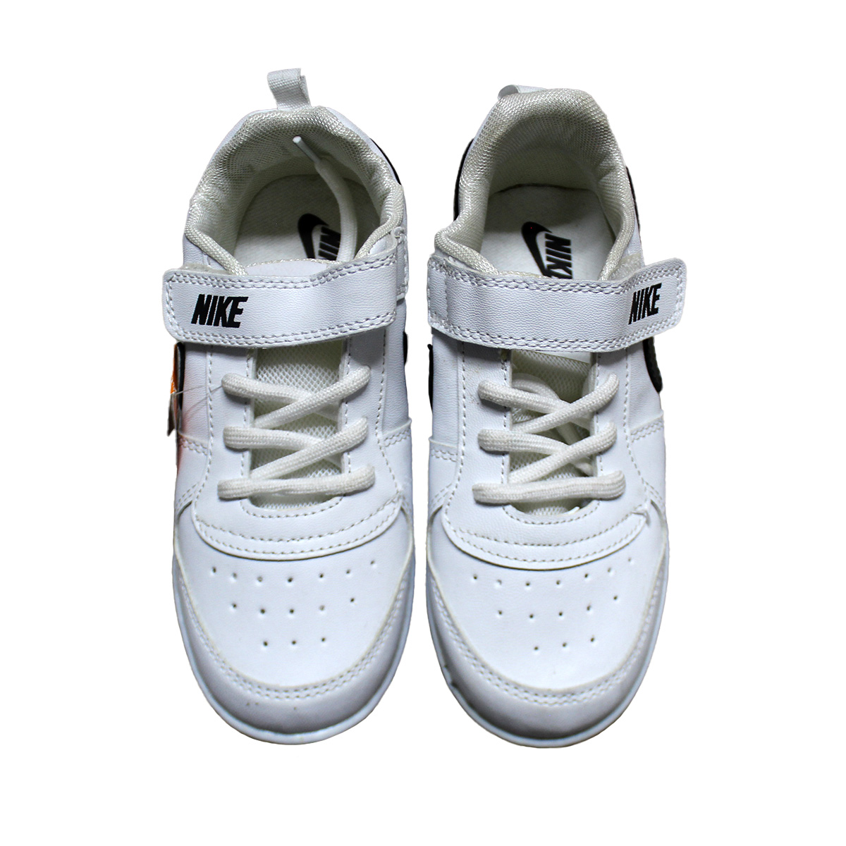 Imagen real de Tenis de niño, blancos con correa de velcro, tipo nike